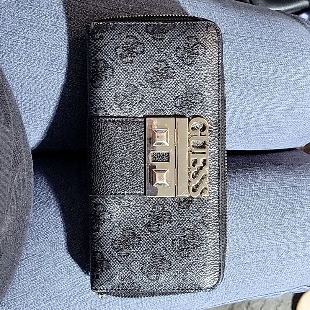 Guess Wallet